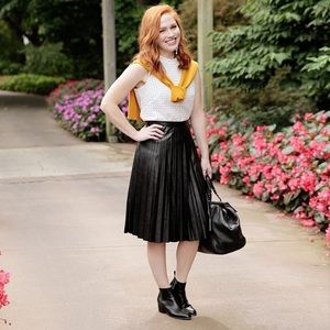 Vince Hallie Boot size 6